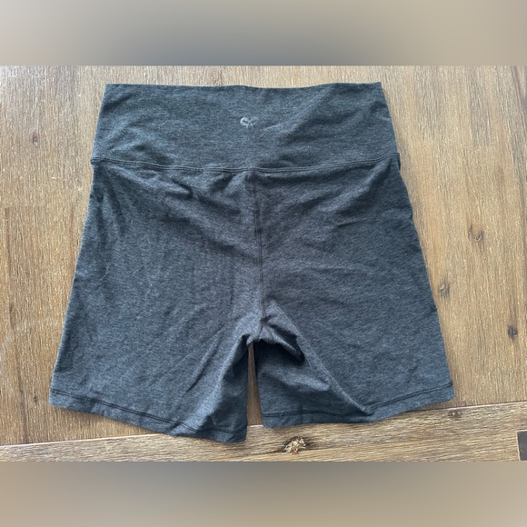 TNA Grey Bike Shorts - Size 1X - Picture 3 of 4